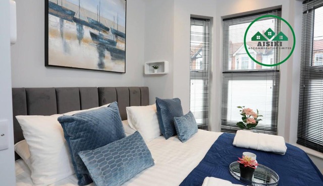 Aisiki Apartments at Stanhope Road, North Finchley, Airconditioned Multiple 2 or 3-Bedroom, Pet Friendly Duplex Flats, King or Twin Beds with Free Wi-Fi