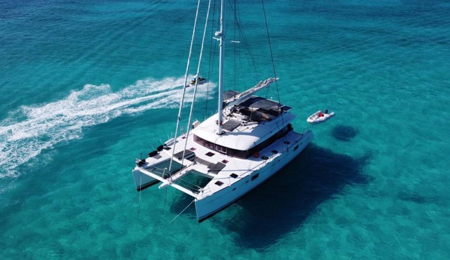 All inclusive luxury sailing catamaran Amura in Nassau, Bahamas