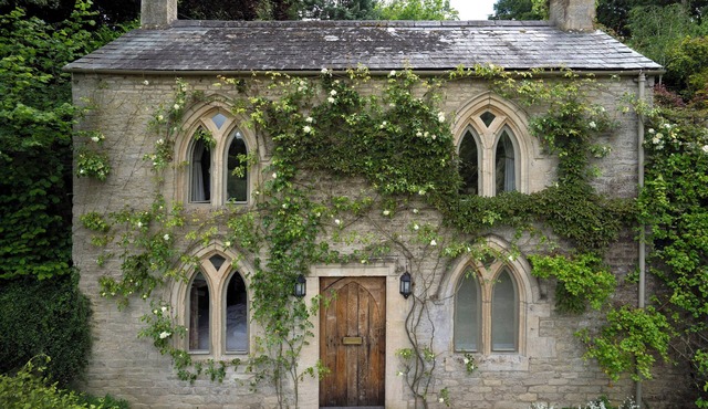 ALL SOULS COTTAGE, pet friendly in Eastleach, Cotswolds