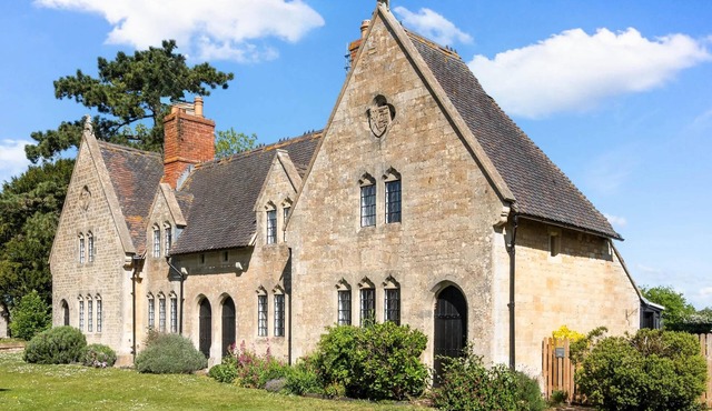 Alms House East, Grade II Listed, Garden & Patio