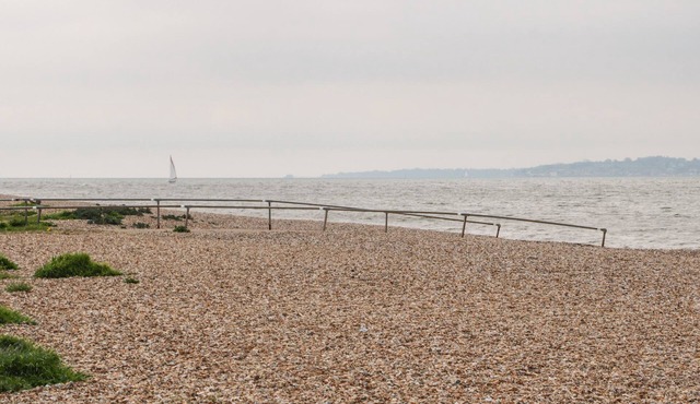 ALVERSTONE SEASIDE, pet friendly, with a garden in Gosport