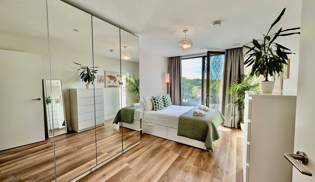 Amazing Flat with Free Parking and Balcony