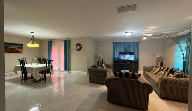 Amazing getaway near Xanadu Beach with Central Air, WiFi & free parking.