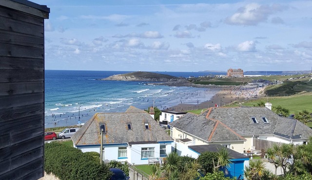 Amazing views of Fistral Beach with secure parking for 2 vehicles