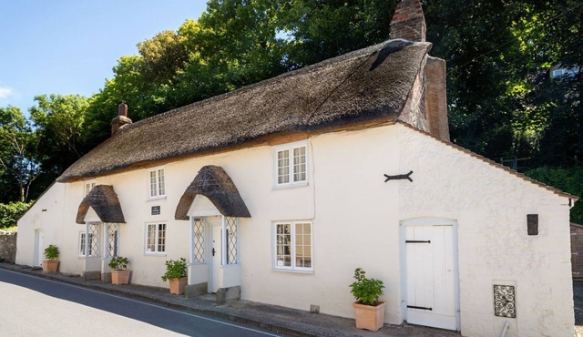 AMY COTTAGE, pet friendly, character holiday cottage in West Lulworth
