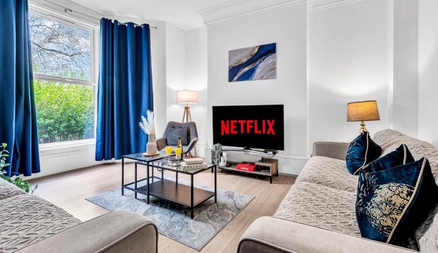 Anfield 7BR - 4 Baths - Crew Stays