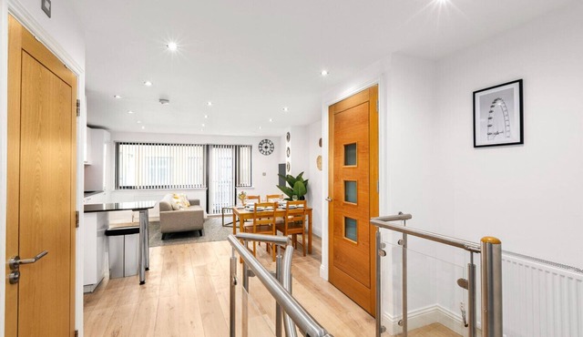 Angel 2 Bedroom 2 Bath City Flat with Balcony Duplex Spacious Zone 1 Family