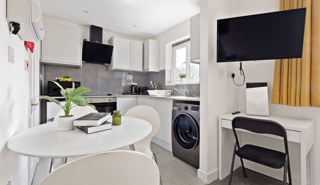 Apartment - Sleeps 5 & Free Parking