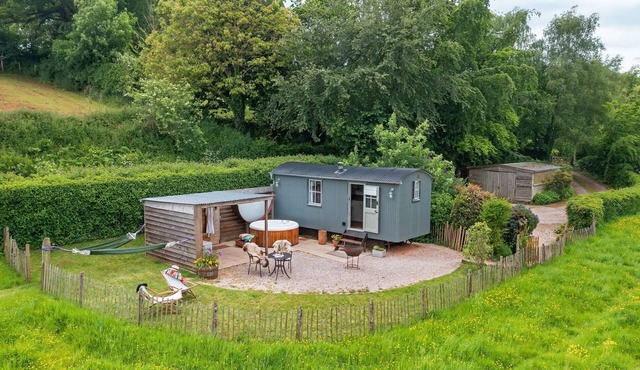 Apple Blossom, Hot Tub,Woodburner