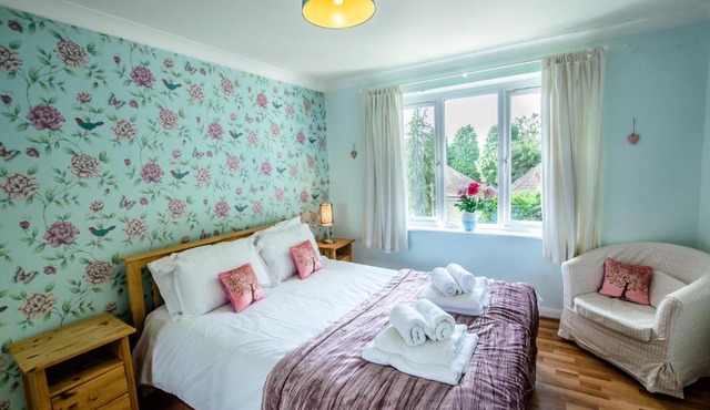 Apple Perch 2BR Flat - Free Parking