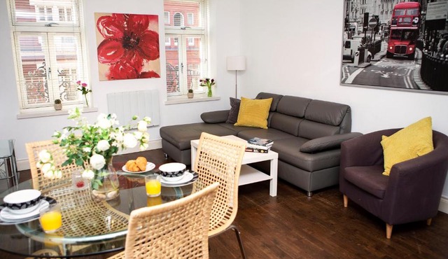 Apt 2, Trafalgar Square 2nd Floor by Indigo Flats