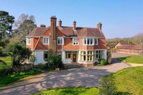 Arnewood Manor