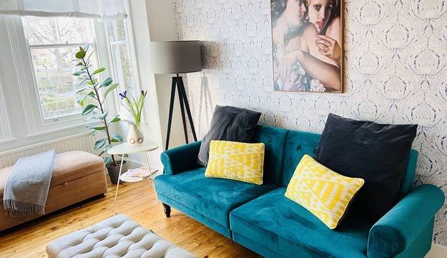 Arty Boutique Apartment in Central Teddington