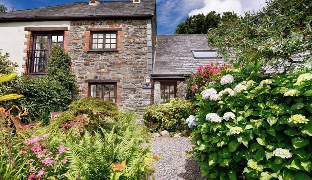 ASH COTTAGE, family friendly, character holiday cottage in Warbstow