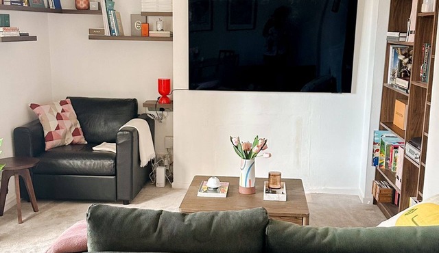Asthet London - Spacious 3-Bed Duplex Near City Center – Prime London Location