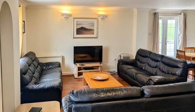 Atlantic Reach Lodge - Spacious 4 Bedroom Retreat