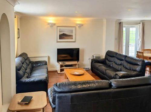 Atlantic Reach Lodge - Spacious 4 Bedroom Retreat