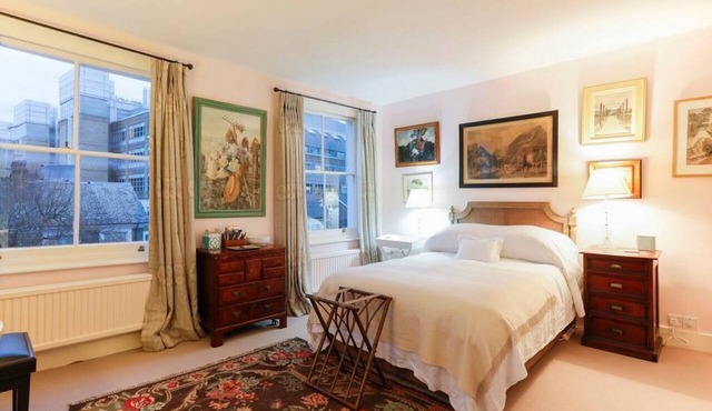 Attractive Chelsea apartment for four