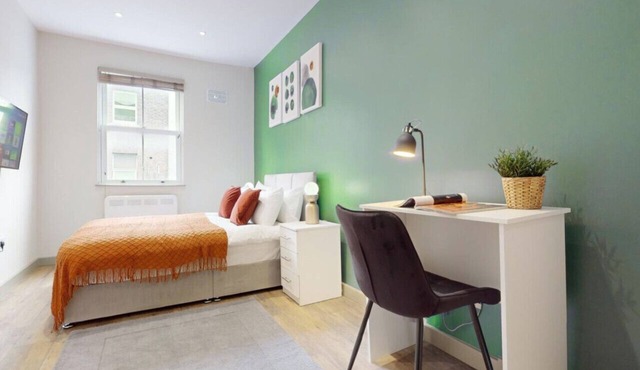 Autumn Comfort: Friendly Studios Near Battersea