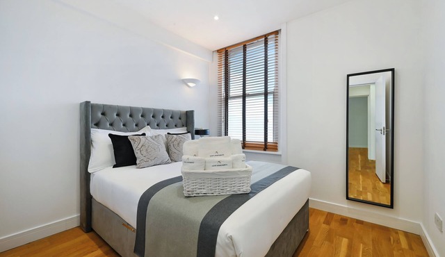 Avari - Modern 1BR Flat Near West End Theatres