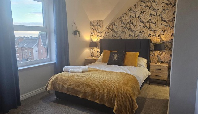 Avondale,2 bed lakeside on the Promenade, free parking & wifi