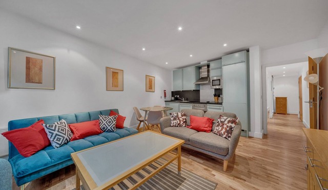 Awesome 1 Bed Apartment Tower Hill