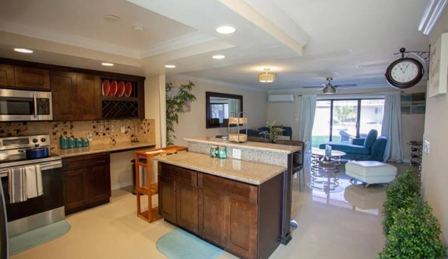 Bahamas Bliss: A Luxurious Condo Retreat