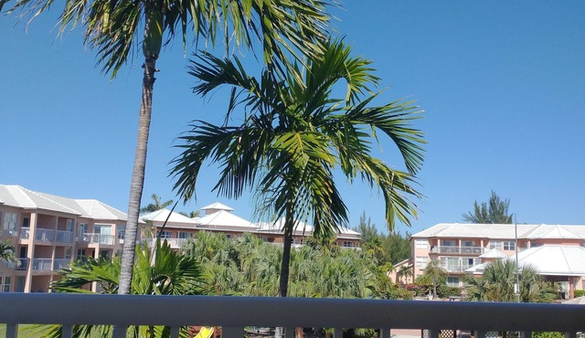Bahamas resort with 2 bedrooms, 2 bathrooms, full kitchen, living room, beach