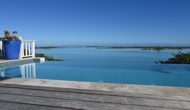 Bakari House - Luxury Oceanfront Villa w/Spectacular View, Pool, Spa and Dock