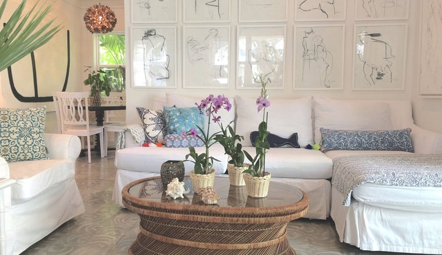 Bamboo House: Charming Private Tropical Oasis in the Heart of the Village.