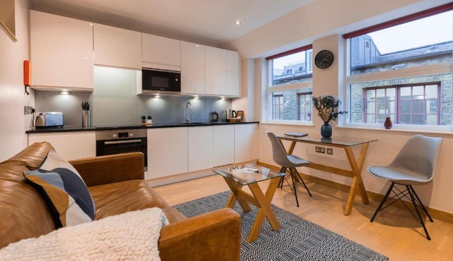 Barbican Serviced Apartments by LovelyStay