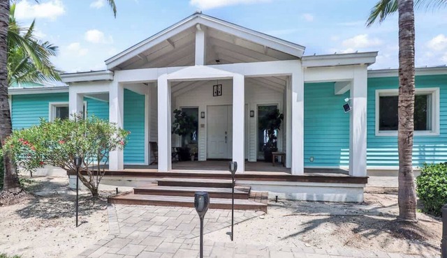 Barefoot Haven-4 Bedroom Beachfront Home