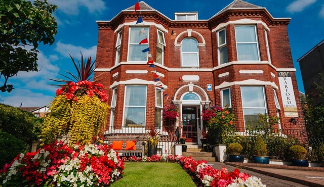 Barford House - Front Self-Catering Apartment Southport