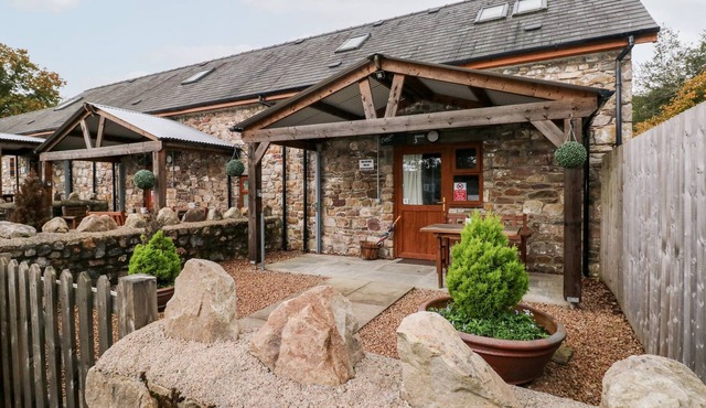 BARN 3, pet friendly, with a garden in Ystradgynlais