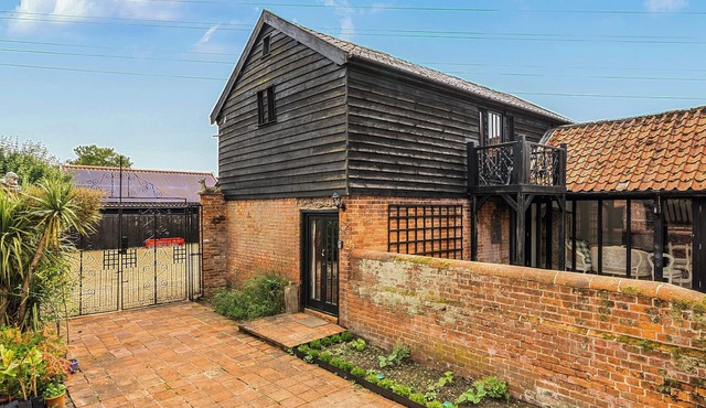 Barn Conversion Sleeps 2 with Parking