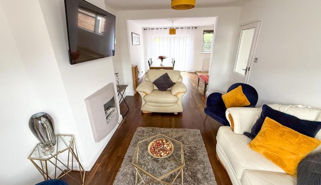 Bassetts House - Spacious! - Sleeps 7 - Close to PRUH Hospital - Free Parking