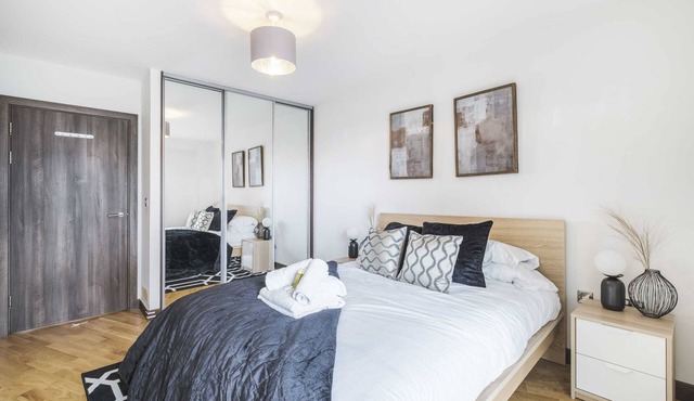 Battersea River View Apartment