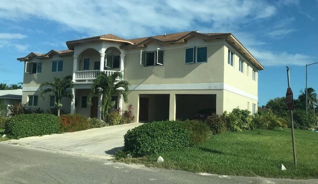 Bay Nassau SPACIOUS escape to quiet, getaway in Yamacraw Beach, Nassau, Bahamas