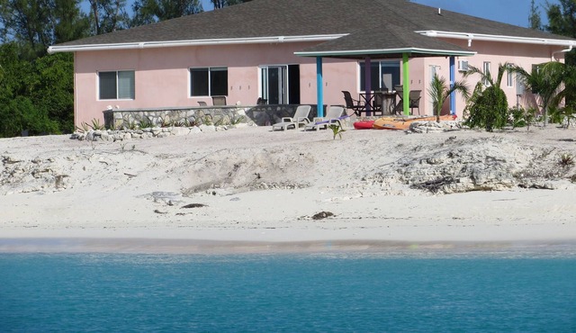 Baybreeze~ON THE BEACH in Bennett's Harbour