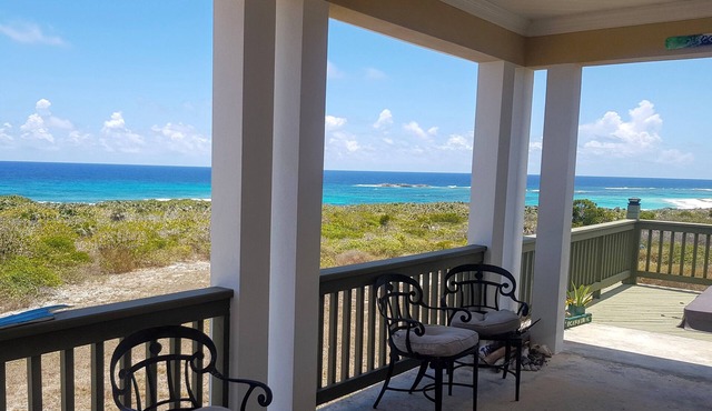 Beach House w/Hot-Tub & Spectacular Ocean Views!