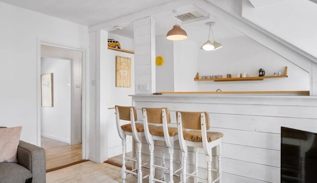 Beach-Style Flat, 2 Min Walk to Tolcarne Beach