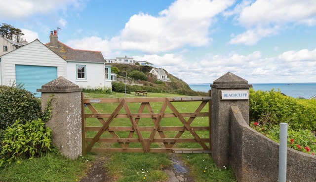 BEACHCLIFF, pet friendly, character holiday cottage in Gorran Haven