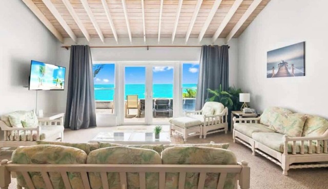 Beachfront White Palm Villa- Tar Bay, Great Exuma