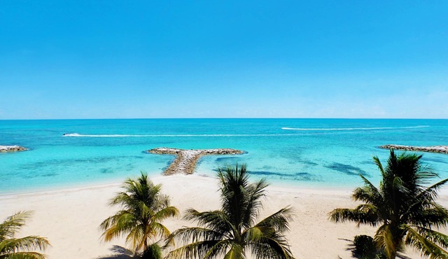 Beachfront 4 Bedroom Luxury Villa Directly On White Sand Beach