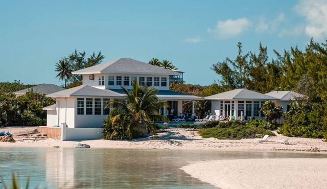 BEACHFRONT! Best Location on Private Lazy River Sand Bar. Always Calm Water!