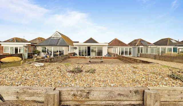 Beachfront Bungalow in Pevensey Bay with Sea Views