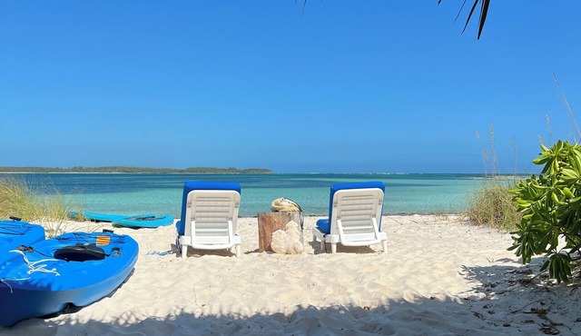 Beachfront Getaway on Winding Bay - Pink Sand, Turquoise water