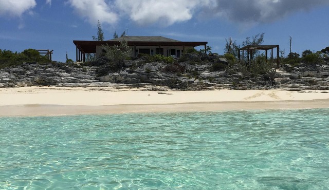 Beachfront - Incredible View- Beach Steps Away, Family And Pet Friendly