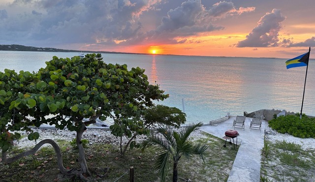 Beachy Villa right on the ocean, where you can find our famous Exuma Turtles!