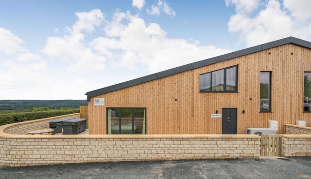 BEARS COURT BARN 1, pet friendly in Bourton-On-The-Water